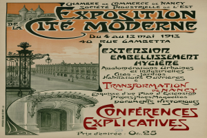 Ein Plakat, das eine Ausstellung in Cite Moderne ankündigt, zeigt ein Gebäude, ein Tor und einen bewölkten Himmel mit Textangaben zur Ausstellung.