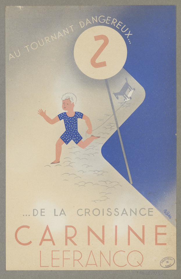 Eine Person in einem leuchtend gelben Kleid lächelt breit in der Mitte eines Karnevalplakats in Frankreich, umgeben von fetter, schwarzer Schrift, die "Karneval" liest.