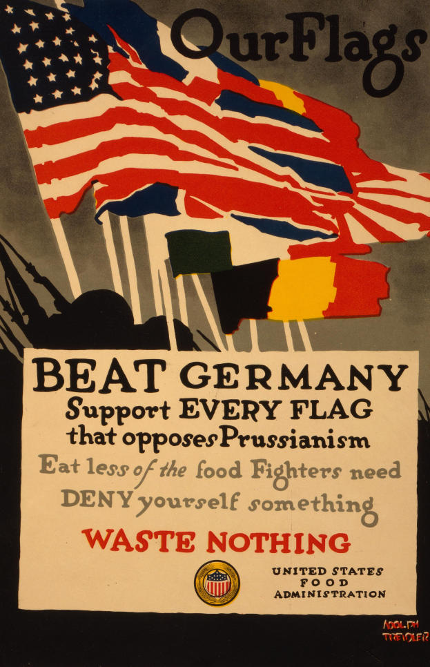 Ein Plakat mit einer roten, weißen und blauen Flagge mit einem weißen Stern und schwarzer, fetter Schrift, die "Unsere Flaggen schlagen Deutschland - Unterstützt jede Flagge, die gegen Preußentum kämpft" lautet, mit einem weißen Rand um den Text.