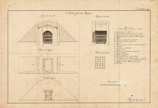 Ein detailliertes architektonisches Zeichnung des Duesseldorf-Museum-Gelandeplans, das ein Geb├Ąude mit zahlreichen Fenstern und einer Tur zeigt, begleitet von Text und zus├Ątzlichen Zeichnungen.