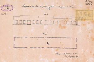 Ein altes Dokument mit einem detaillierten architektonischen Plan eines Palasts mit Säulen, Bögen und Fenstern, begleitet von Text und Stempeln.